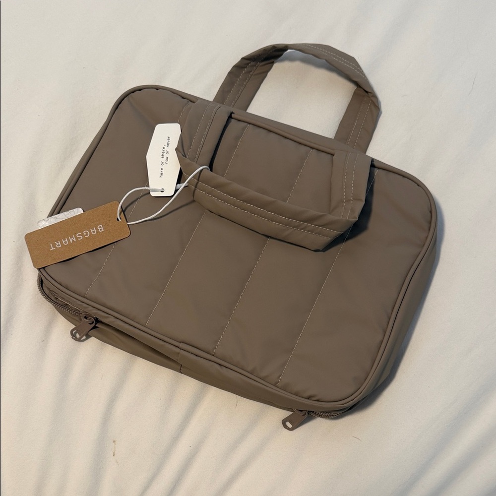 Bag smart Toiletry Bag NWT